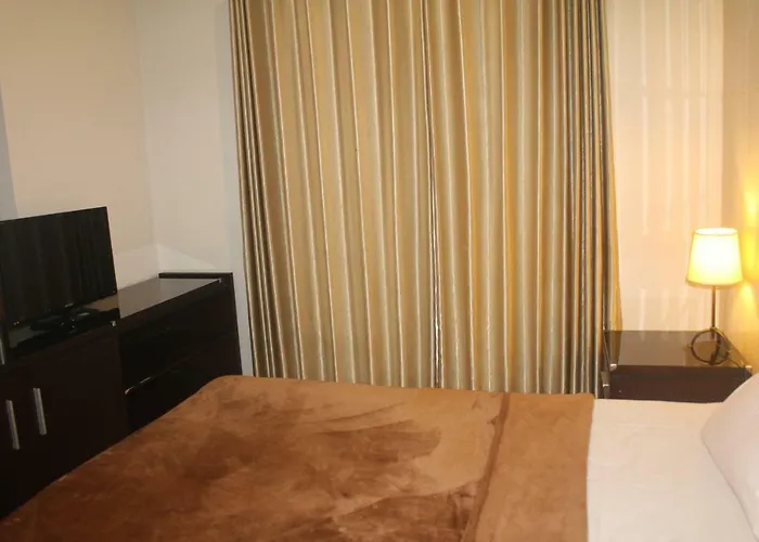 Suji Apartahotel 2*